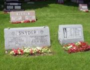 New Light Cemetery gravesites for Prauer and Snyder