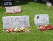 New Light Cemetery gravesites for Prauer and Snyder